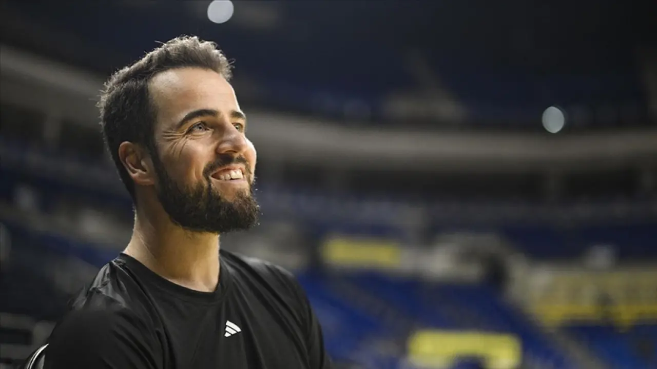 Kaptan Melih Mahmutoğlu Biyografisi? Aslen Nereli, Kaç Yaşında, Kiminle Sevgili? İşte Fenerbahçeli Basketbolcunu Kariyeri 5