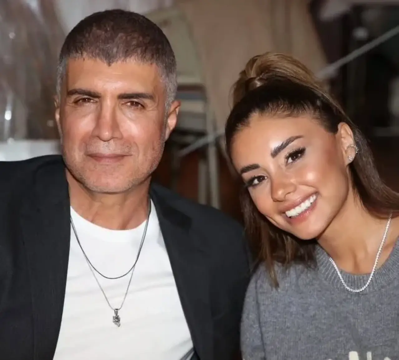 İstanbul’u Sarsan Deprem Sonrası Özcan Deniz ve Eşi Samar Dadgar Bahçeye Çadır Kurdu! 1