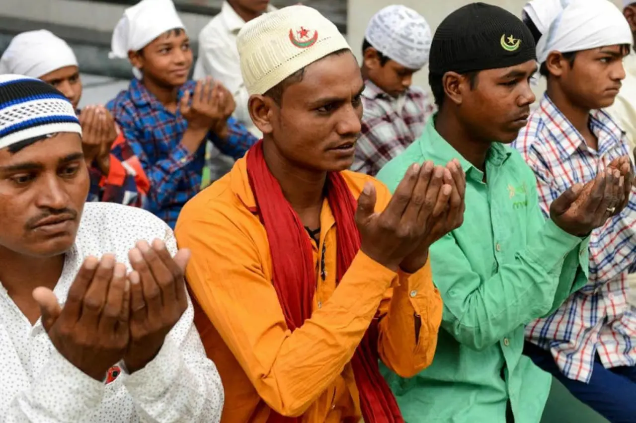 Hindistan'da Kaç Din Var? Reenkarnasyon Nedir? Müslüman Nüfusu Ne Kadar? Hindular Neden İneğe Tapıyor? 4