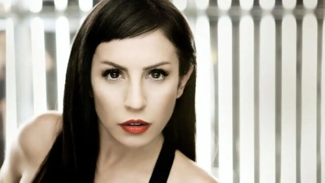 Zeynep Dizdar Evli Mi, Instagramı, Aslen Nereli, Kaç Yaşında, Eşi, Boyu, Kilosu, Kimdir? 3