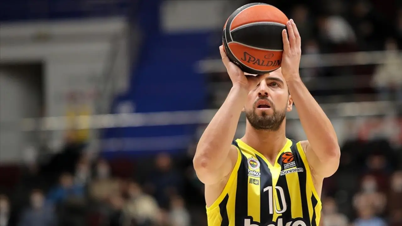 Kaptan Melih Mahmutoğlu Biyografisi? Aslen Nereli, Kaç Yaşında, Kiminle Sevgili? İşte Fenerbahçeli Basketbolcunu Kariyeri 6