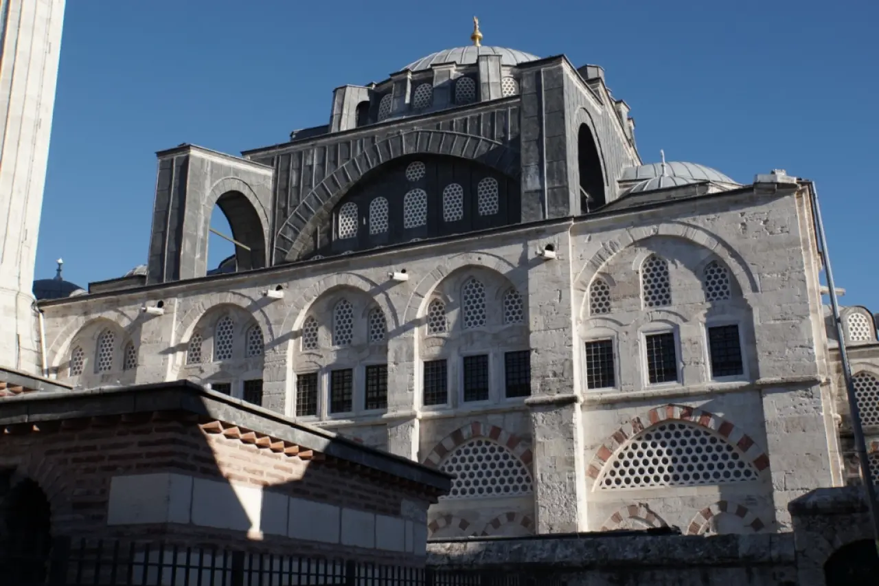 Deniz Üzerine İnşa Edilen İlk Camii: Kılıç Ali Paşa Camii Tarihi, Nasıl Yapıldı ? 3