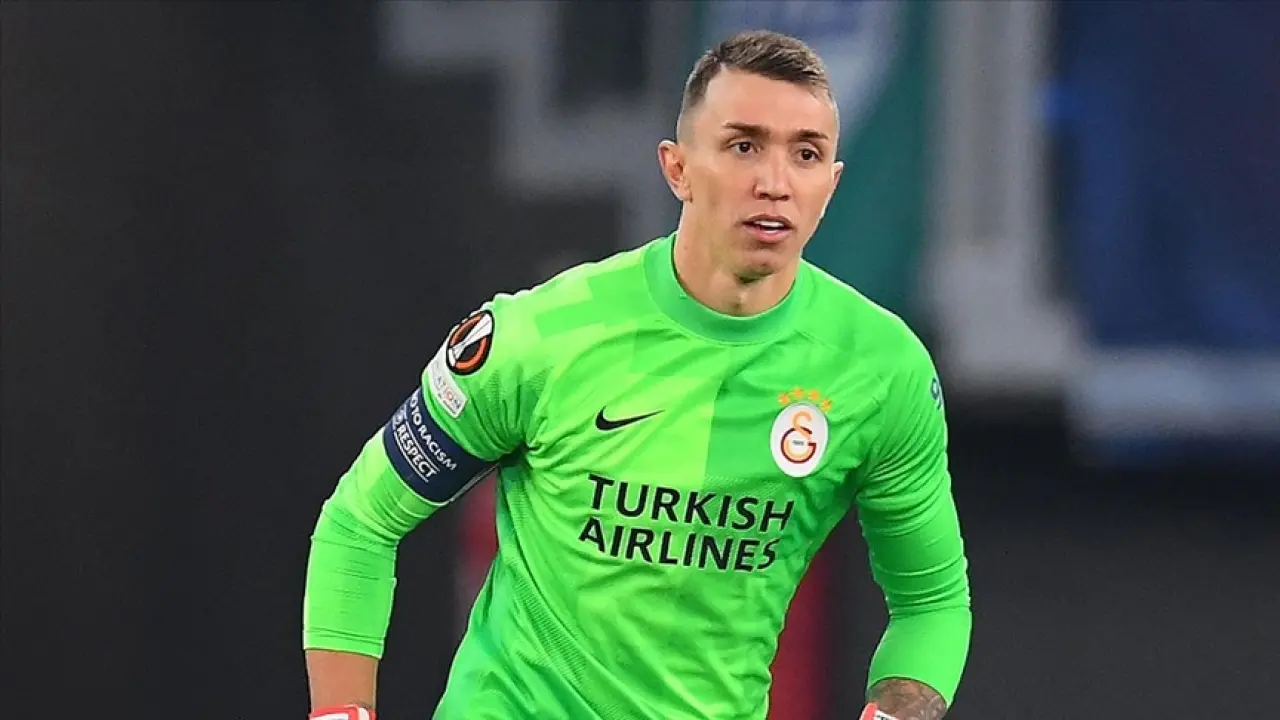 Fernando Muslera Kimdir, Aslen Nereli, Kaç Yaşında, Futbolu Bıraktı mı? Galatasaray’ın Efsane Kalecisinin Hayatı ve Kariyeri 4