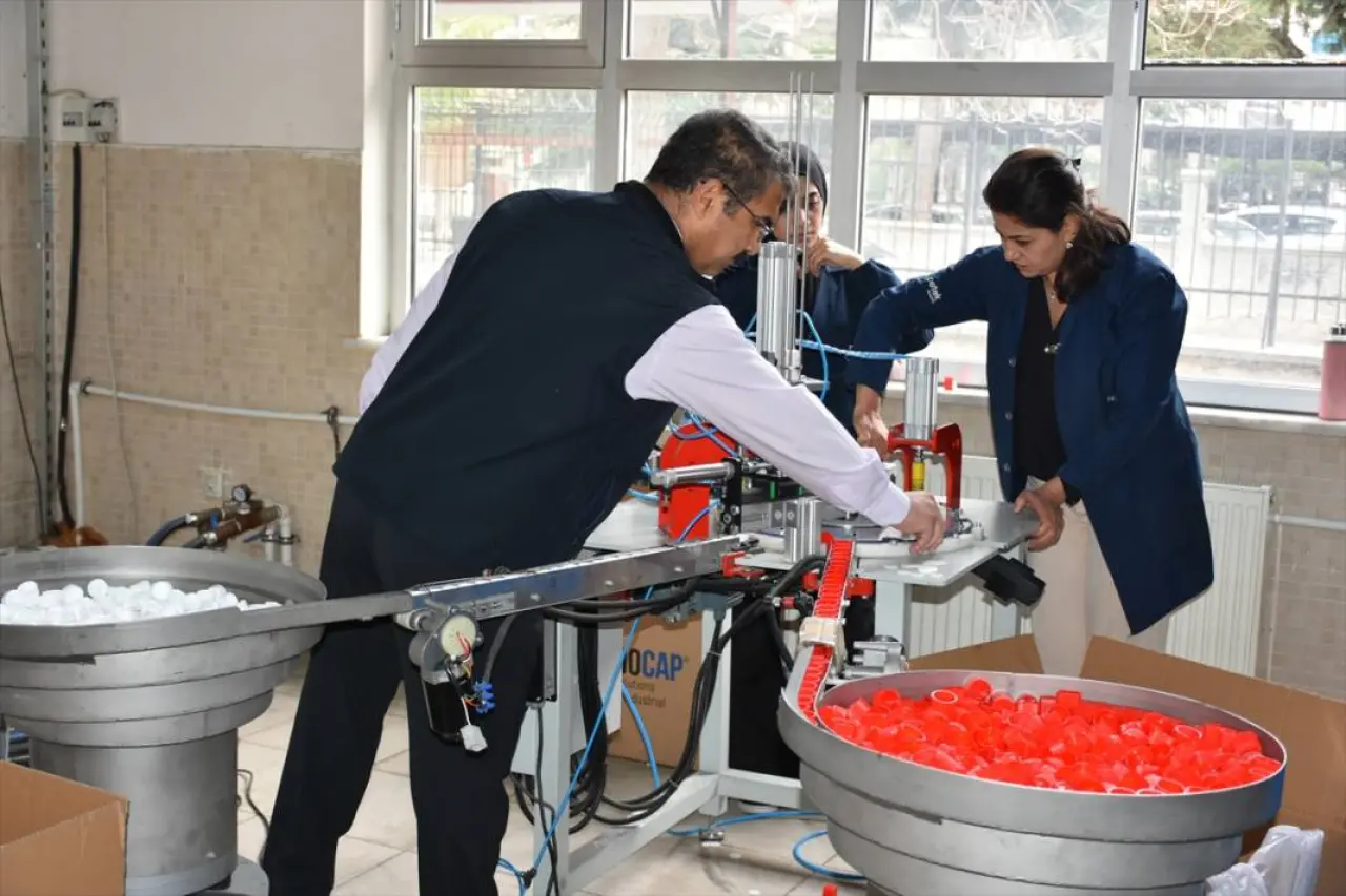 Öğrenciler üretiyor: Konya Lisesi plastik sektörüne adım attı! 1