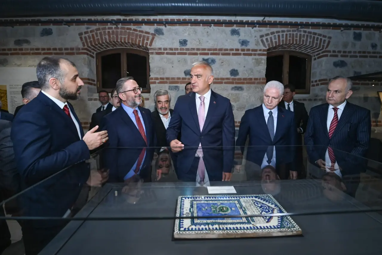 Hac hatıraları minyatürlerde can buldu: Bakan Ersoy’dan anlamlı açılış 11