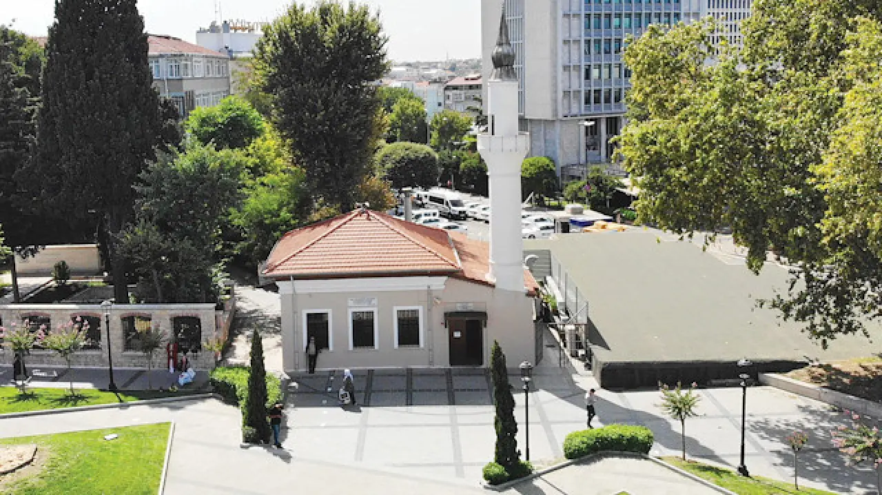 Fethin İlk Şehitliği En Uzun İsimli Camiyle Yan Yana 1