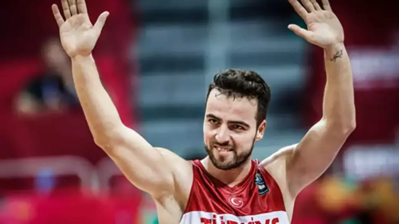 Kaptan Melih Mahmutoğlu Biyografisi? Aslen Nereli, Kaç Yaşında, Kiminle Sevgili? İşte Fenerbahçeli Basketbolcunu Kariyeri 7