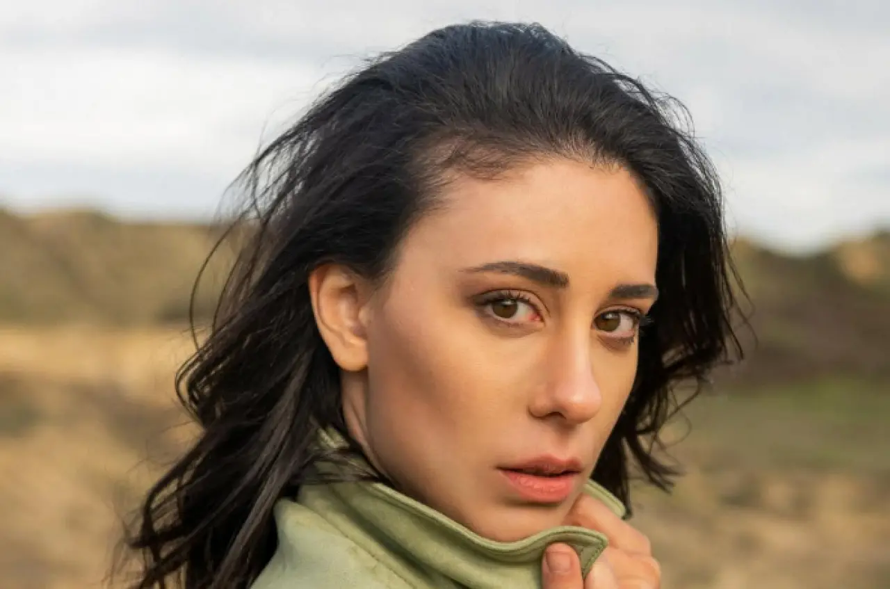 Çift Kişilik Oda Melike Kimdir, Hivda Zizan Alp Aslen Nereli, Kiminle Sevgili, Kaç Yaşında, Hayatı ve Kariyeri? 6