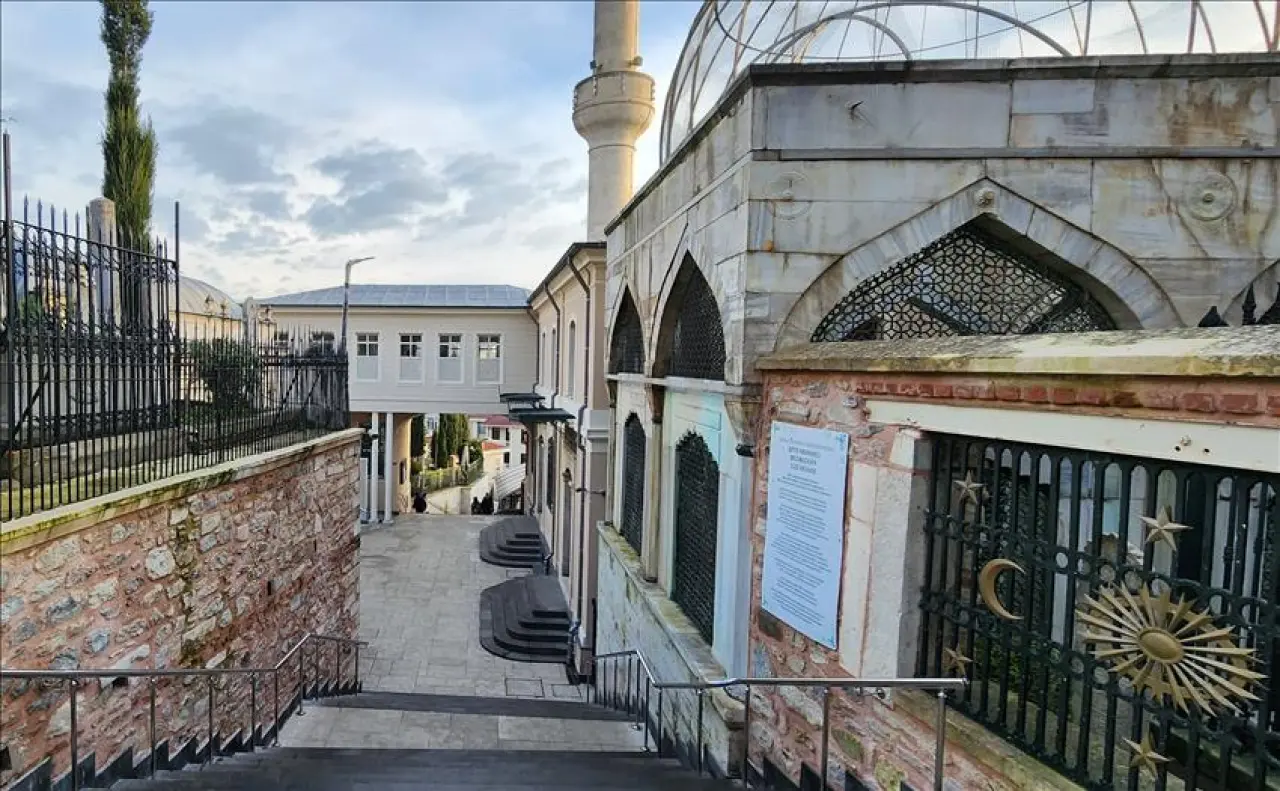 7 Tepeye Nakşedilen  4 Muhafız Bekçi 4