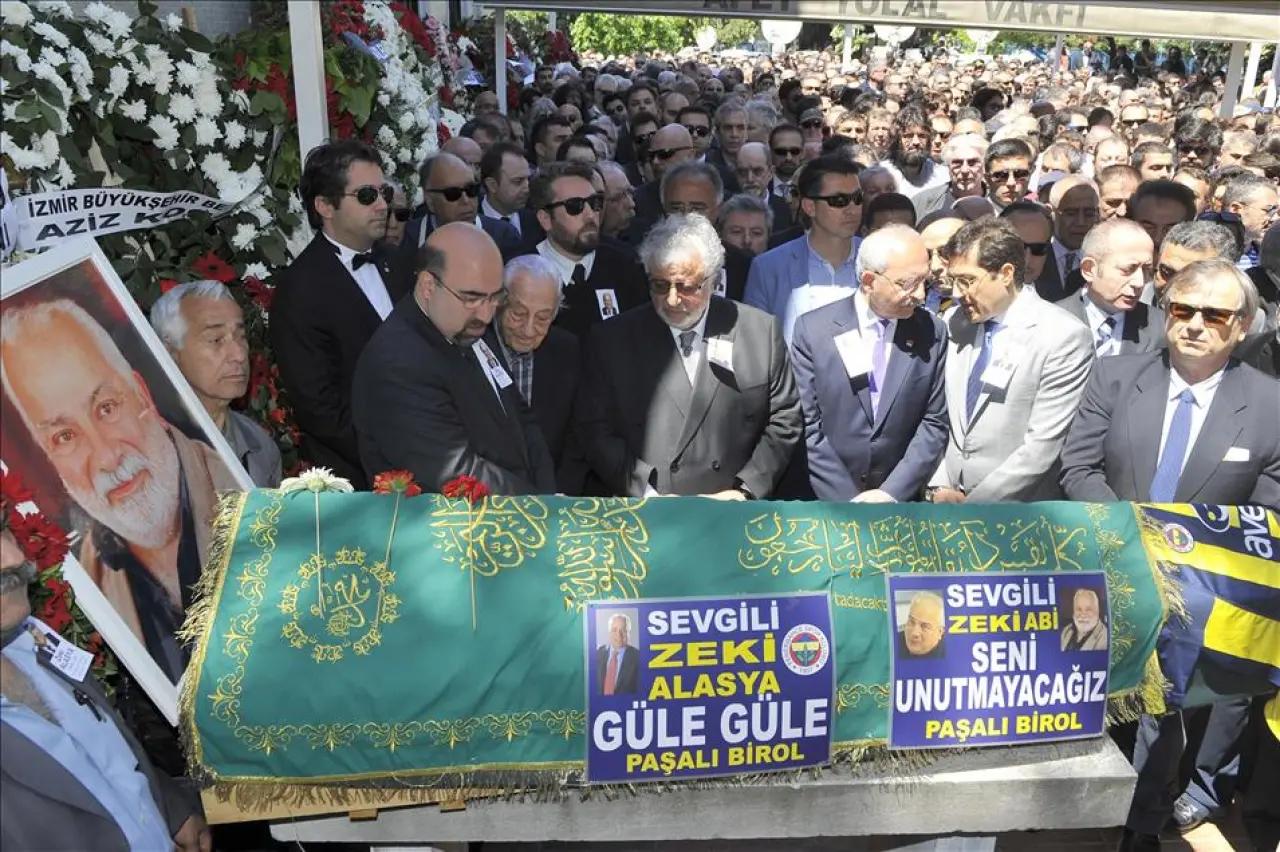 Zeki Alasya: Tiyatrodan Ekrana Bir Efsaneye Vefa 5