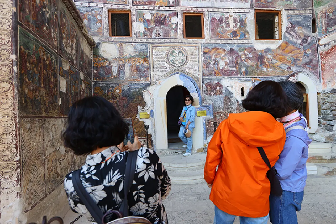 48 Bin Ziyaretçiyle Sümela Manastırı Yaz Sezonunu Açtı 5