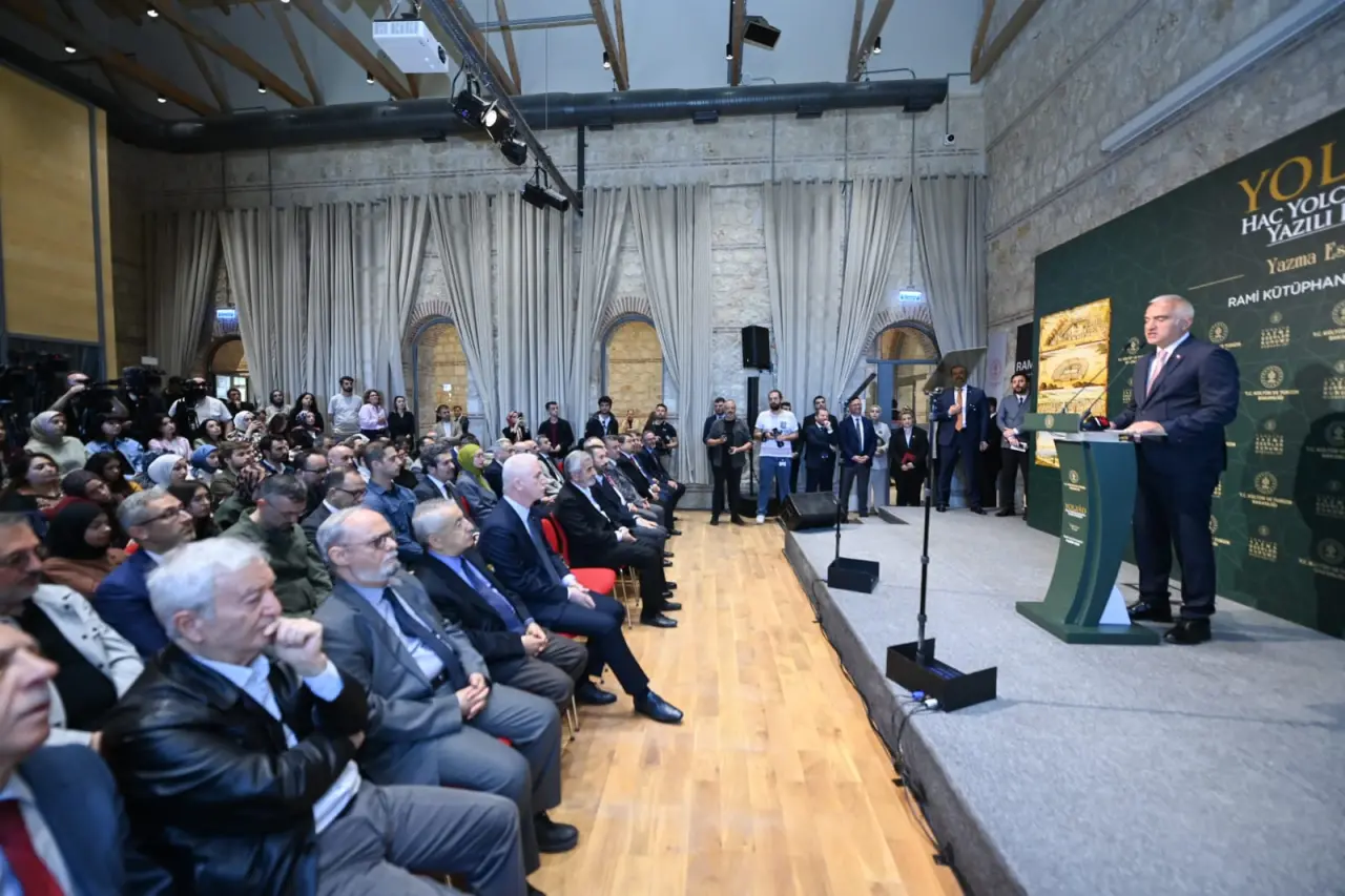 Hac hatıraları minyatürlerde can buldu: Bakan Ersoy’dan anlamlı açılış 13