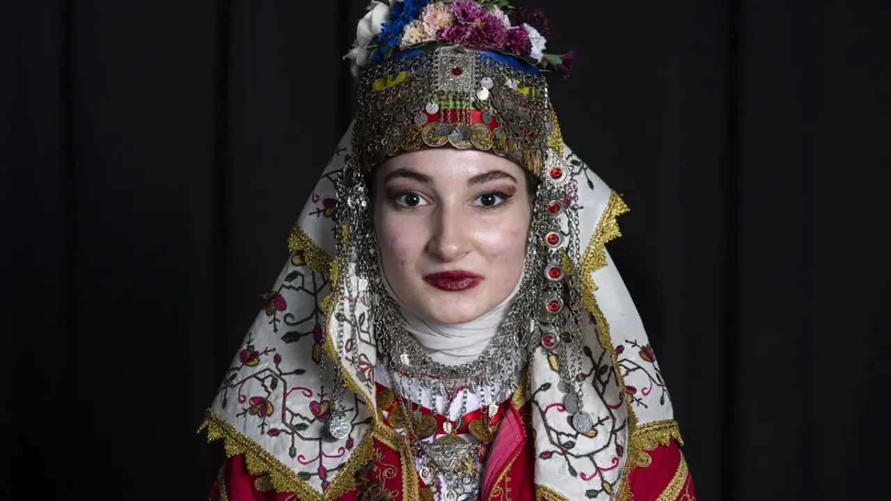 Anadolu'nun Simgesi,  Asırlık Kadın Başlıkları Zarafeti 4