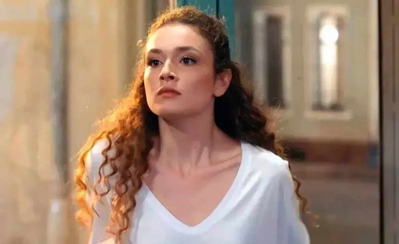 Serra Arıtürk Sevgilisi Kim? Nereli, Boyu, Kilosu, Burcu, Kaç Yaşında, Kimdir, Instagramı, Oynadığı Dizi ve Filmler? 6