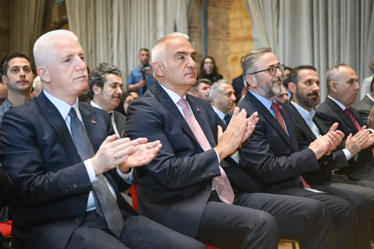 Hac hatıraları minyatürlerde can buldu: Bakan Ersoy’dan anlamlı açılış 9