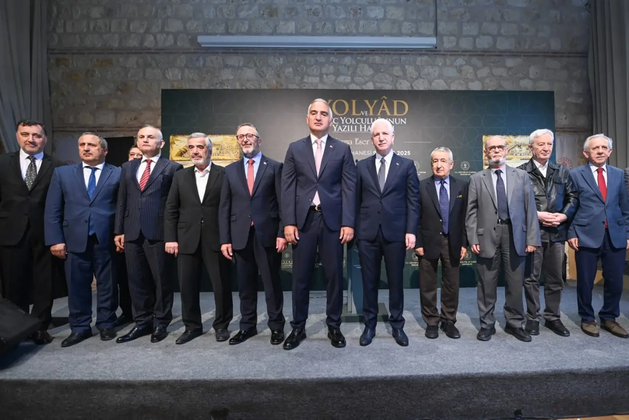 Hac hatıraları minyatürlerde can buldu: Bakan Ersoy’dan anlamlı açılış 7