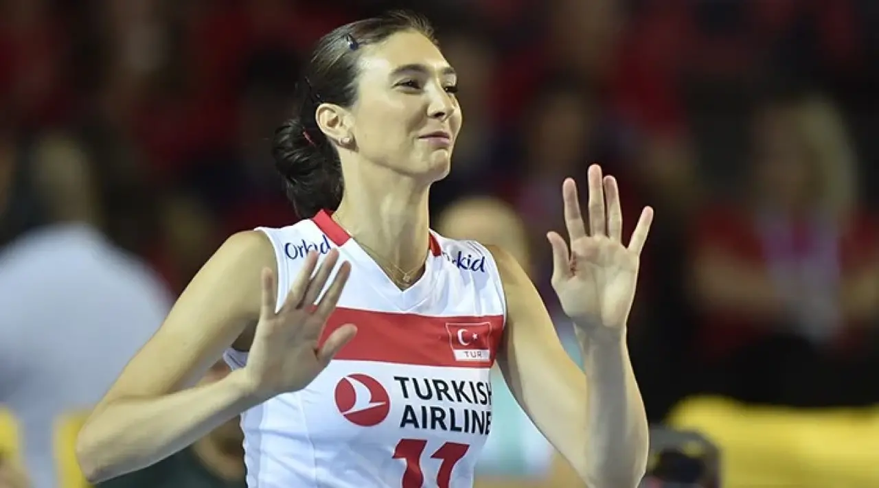 Naz Aydemir Akyol Kaç Yaşında, Kimdir, Aslen Nereli, Kiminle Sevgili, Hayatı ve Kariyeri Hakkında Bilinmeyenler? 1