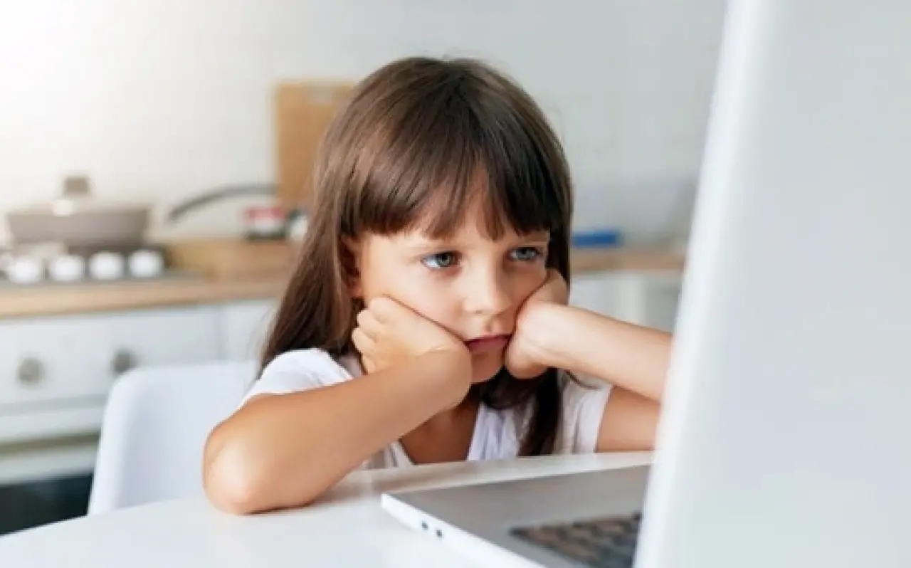 Ekranlarla Büyüyen Nesil: Çocuklarda Miyopi Vakaları Artıyor 2