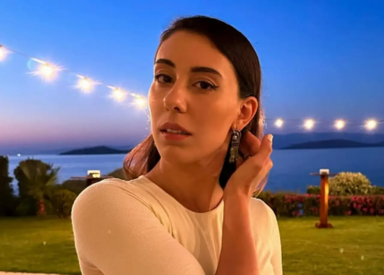 Çift Kişilik Oda Melike Kimdir, Hivda Zizan Alp Aslen Nereli, Kiminle Sevgili, Kaç Yaşında, Hayatı ve Kariyeri? 4