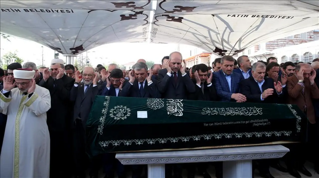 Entelektüel Duruşuyla Bir Ömür: Akif Emre Kimdir? Eserleri, 8. Yılı'nda Anılıyor 5