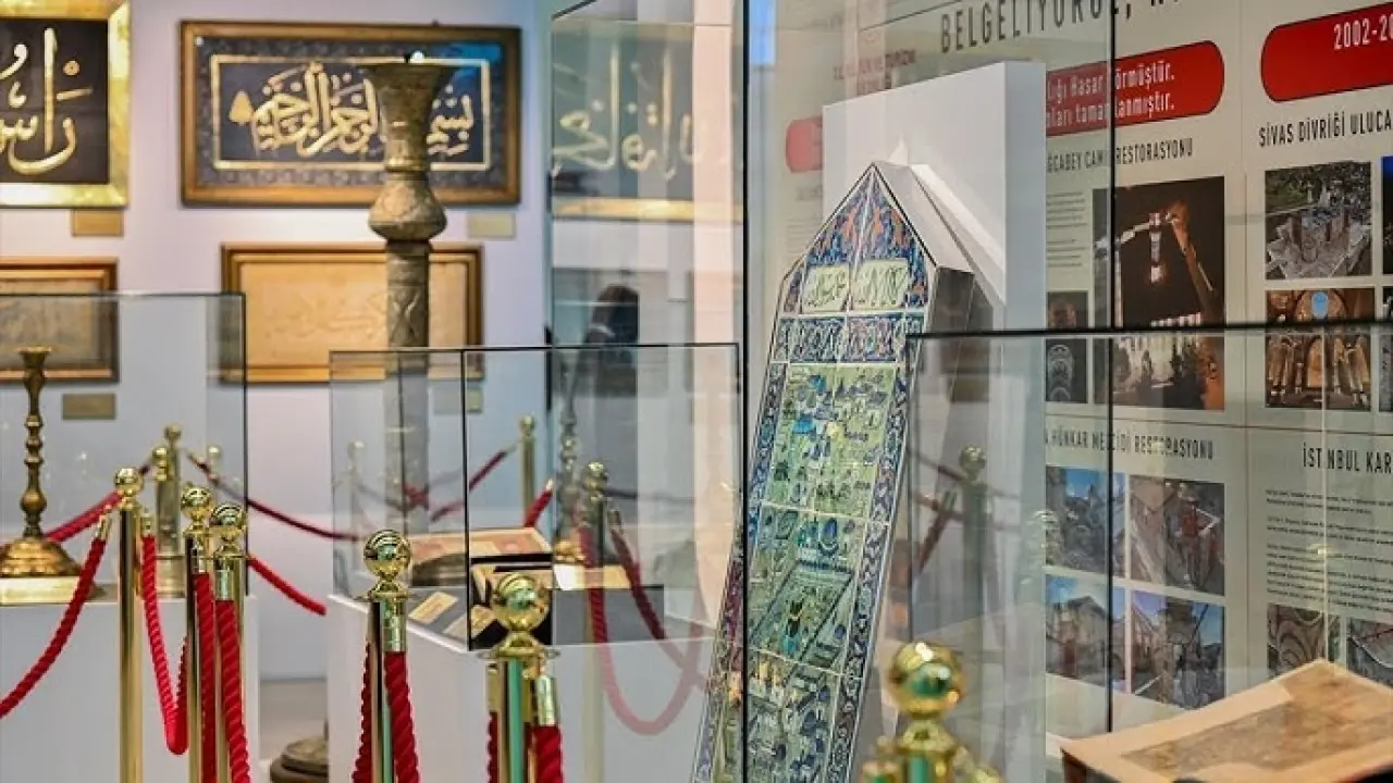 Kutsal Emanetler ve Sanat Bir Arada! İslam Sanatları Fuarı Ankara’da Açıldı 2