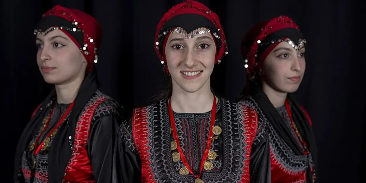 Anadolu'nun Simgesi,  Asırlık Kadın Başlıkları Zarafeti 3