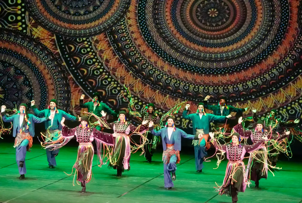 İstanbul Maarif Orkestrası ve Halk Dansları Topluluğu AKM’de büyüledi 1