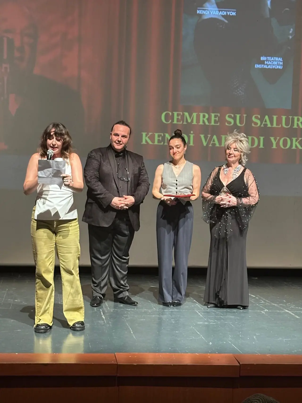 Tiyatroya umut aşılayan gece: 9. Üstün Akmen Ödülleri sahiplerini buldu! 4
