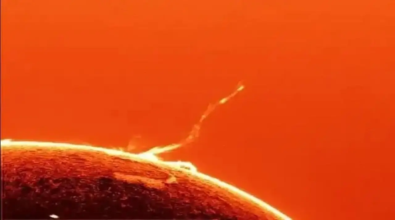 Güneşte büyük patlama! ABD'den jeomanyetik fırtına uyarısı 10