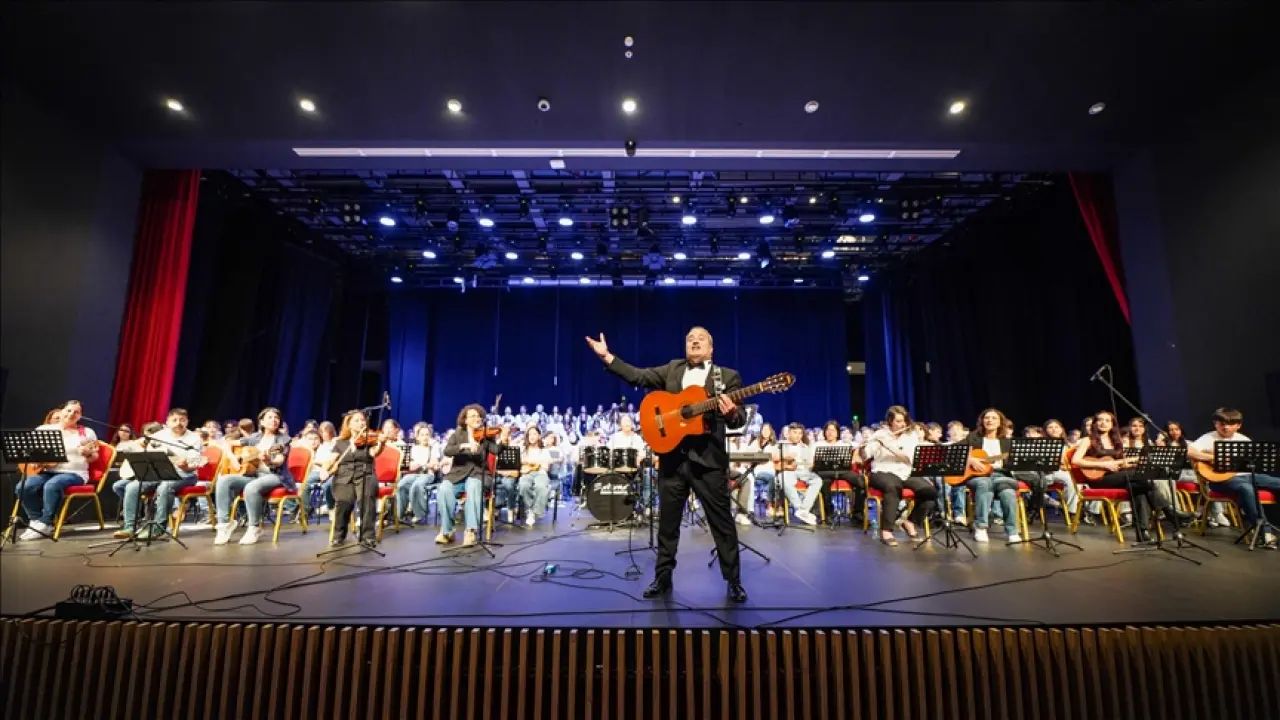 1000 enstrümanla 1000 umut sahneye taşındı 1