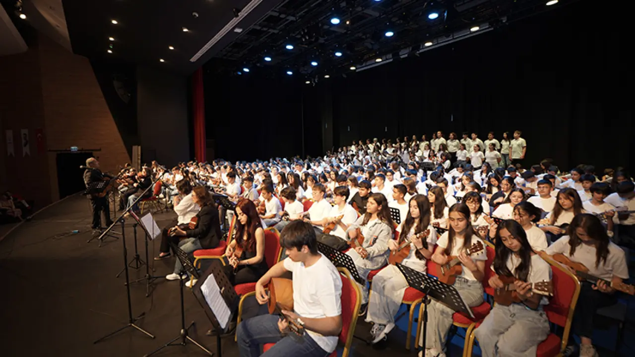 1000 enstrümanla 1000 umut sahneye taşındı 2