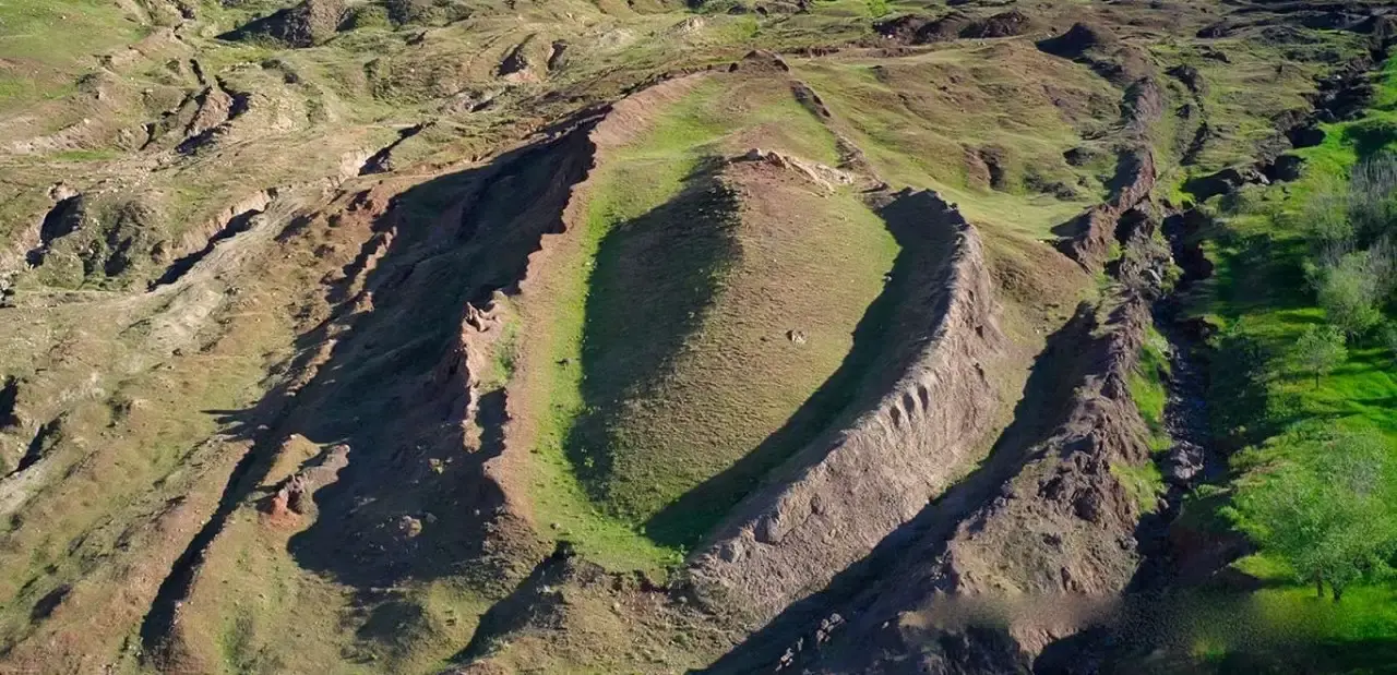 Komplo teorileri yükseliyor: Nuh’un Gemisi gerçekten bu dağın eteğinde mi? 1