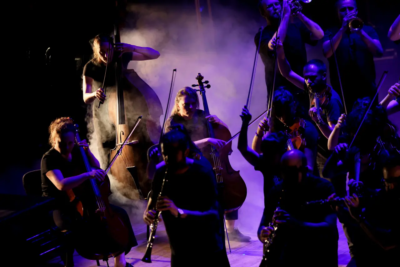 İzmir festivalinde sanatın sınırları zorlandı:“Revolta” ile unutulmaz gece 1