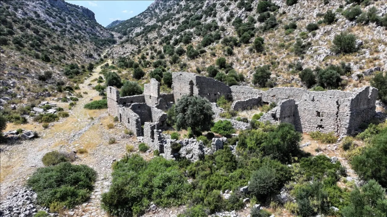 Binlerce yıl öncesinden gelen izler: Döşemealtı'nın tarihi yolu 3