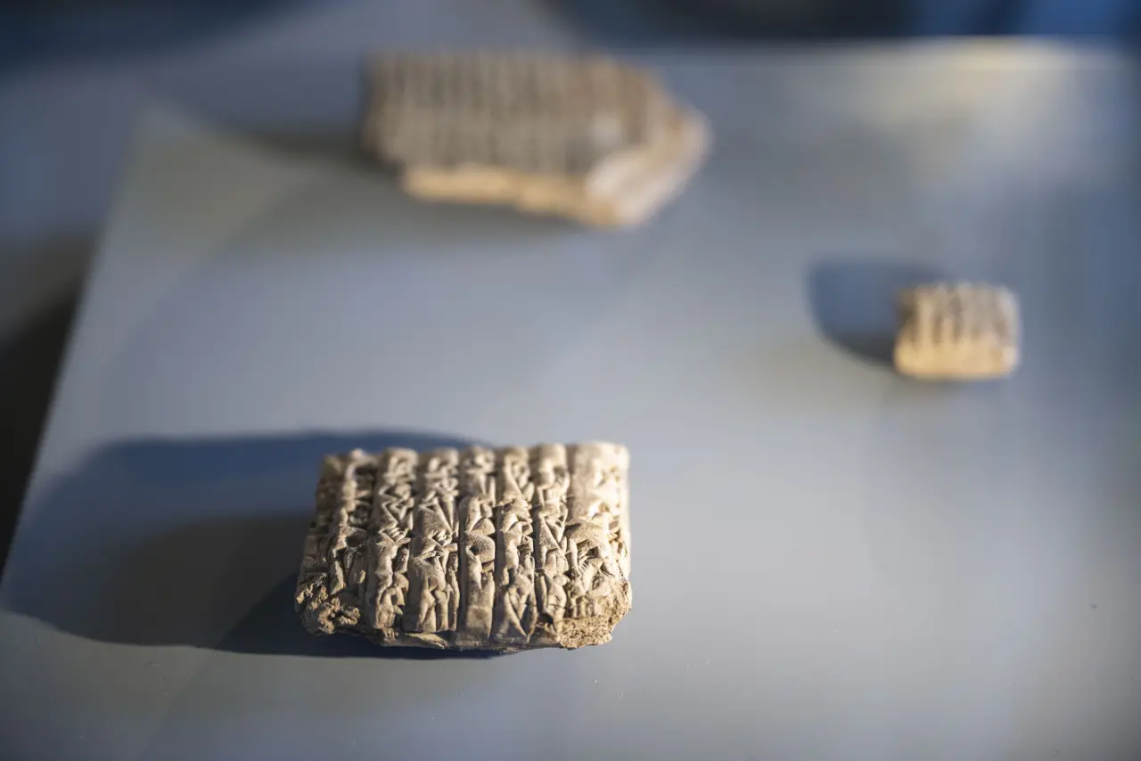 Türkiye’den Irak’a Tarihi İade: 6 Çivi Yazılı Tablet Resmen Teslim Edildi 1