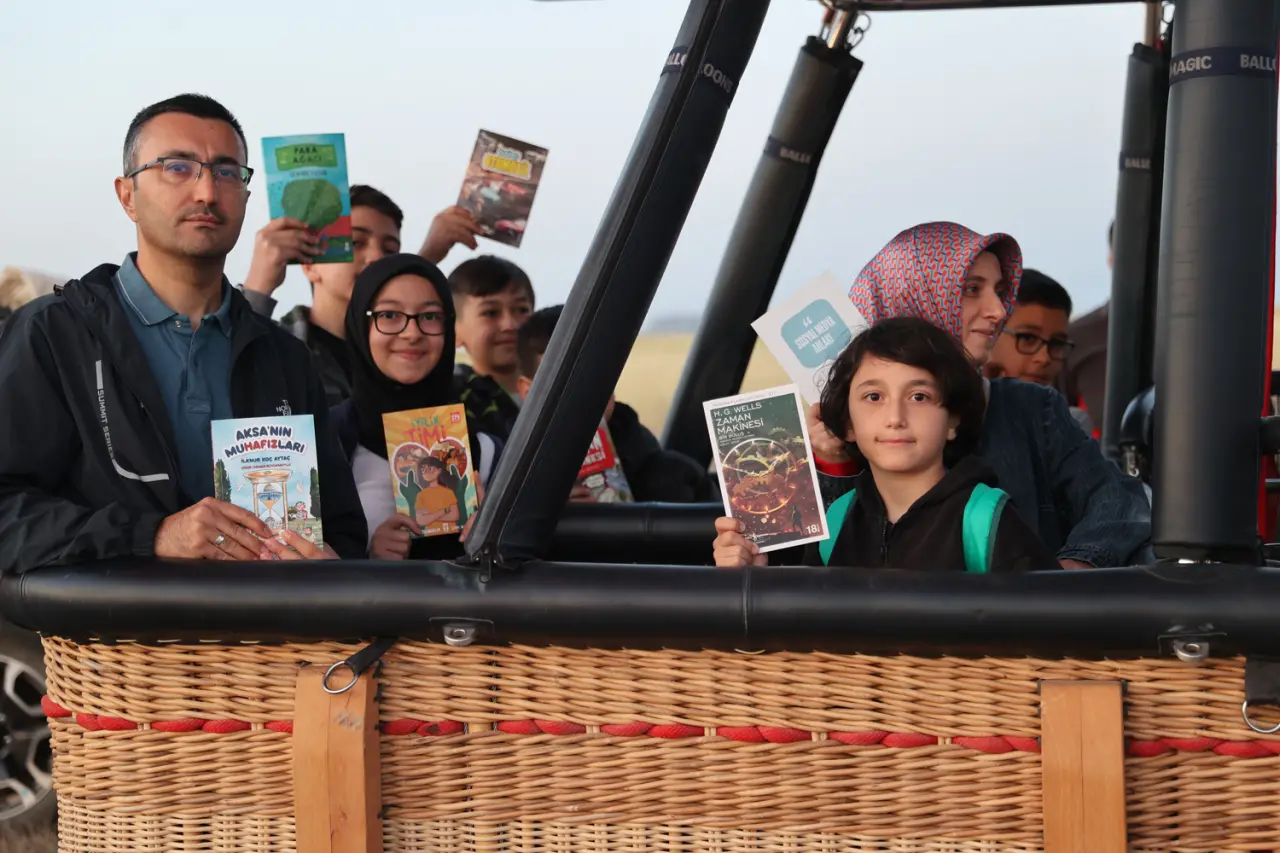 Öğrenciler Gökyüzünde Okumaya Uçtu 4