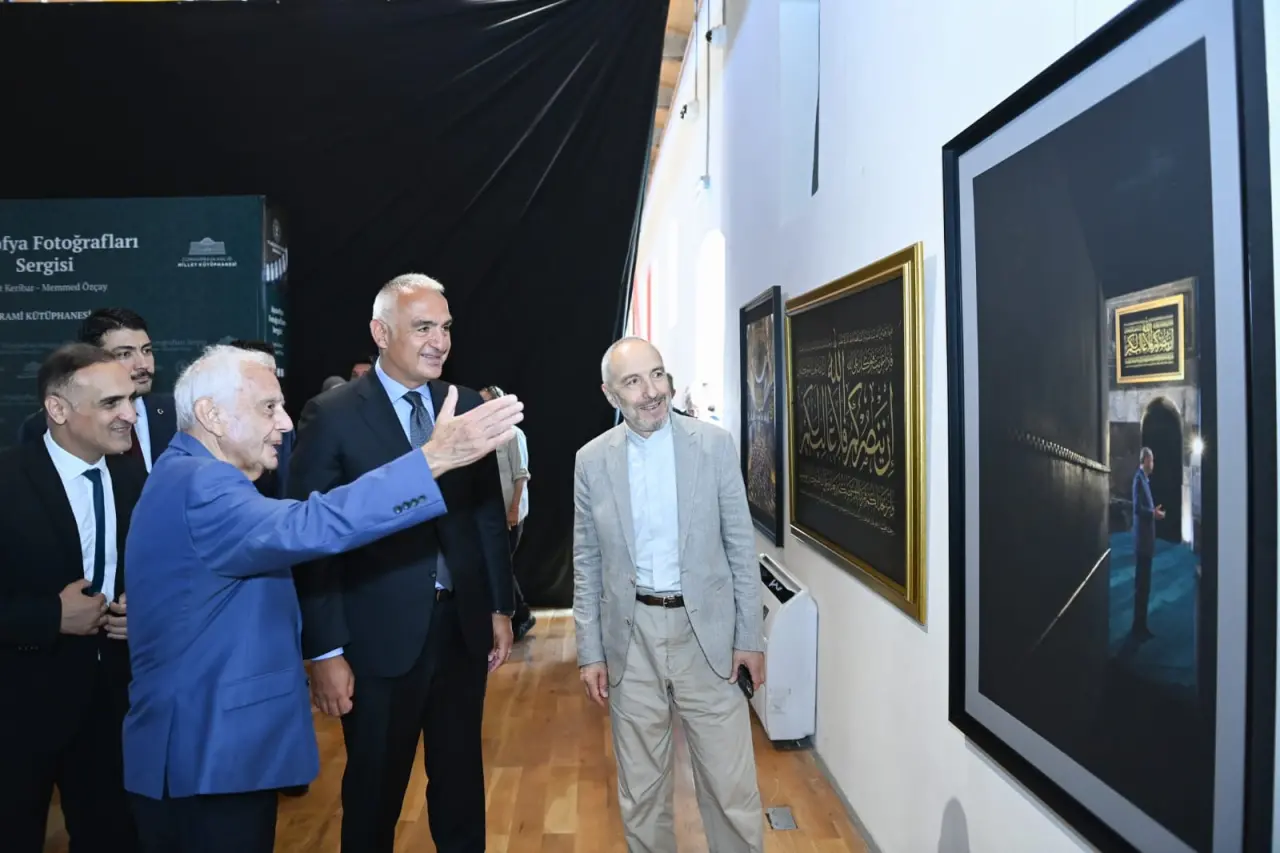 Ayasofya’nın güzelliği Rami Kütüphanesi’nde sanatseverlerle buluştu! 4