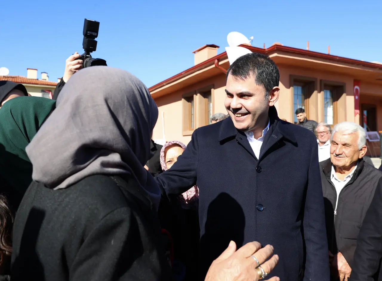 Deprem bölgesinde büyük başarı: 250 bin aile yeni yuvasına kavuştu! 7