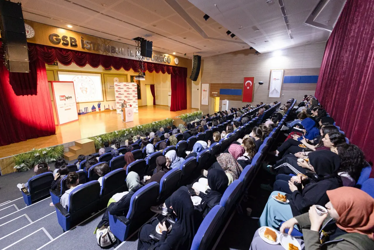 KYK destekli İletişim Okulu ilk mezunlarını verdi! 2