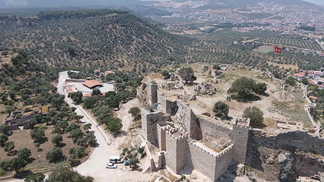 Beçin Antik Kenti’nde Türk dönemine ait ok uçları gün yüzüne çıkarıldı 2