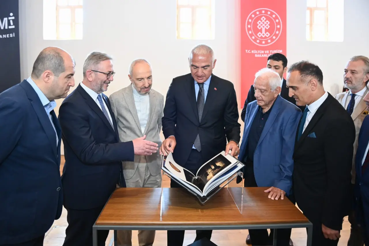 Ayasofya’nın güzelliği Rami Kütüphanesi’nde sanatseverlerle buluştu! 3