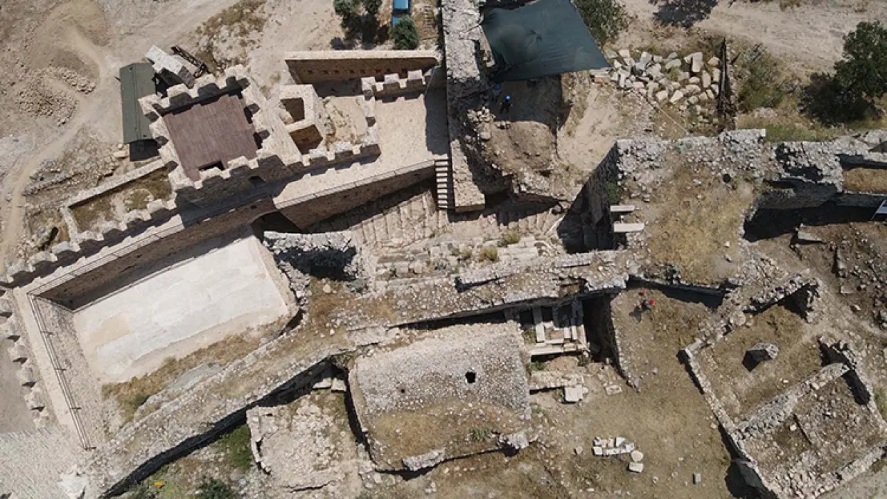 Beçin Antik Kenti’nde Türk dönemine ait ok uçları gün yüzüne çıkarıldı 1