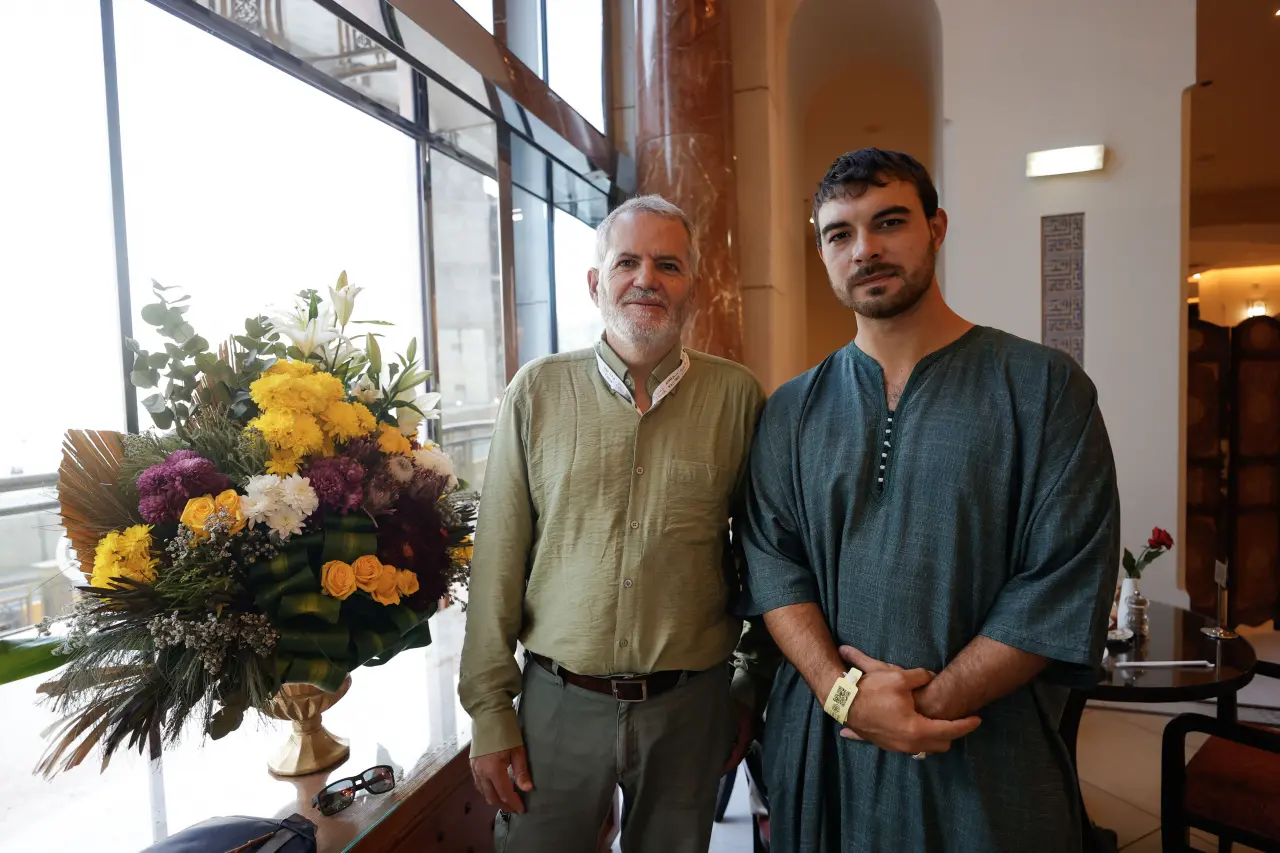 İspanya’dan Atla Yola Çıktılar, Kabe’de Noktaladılar 3