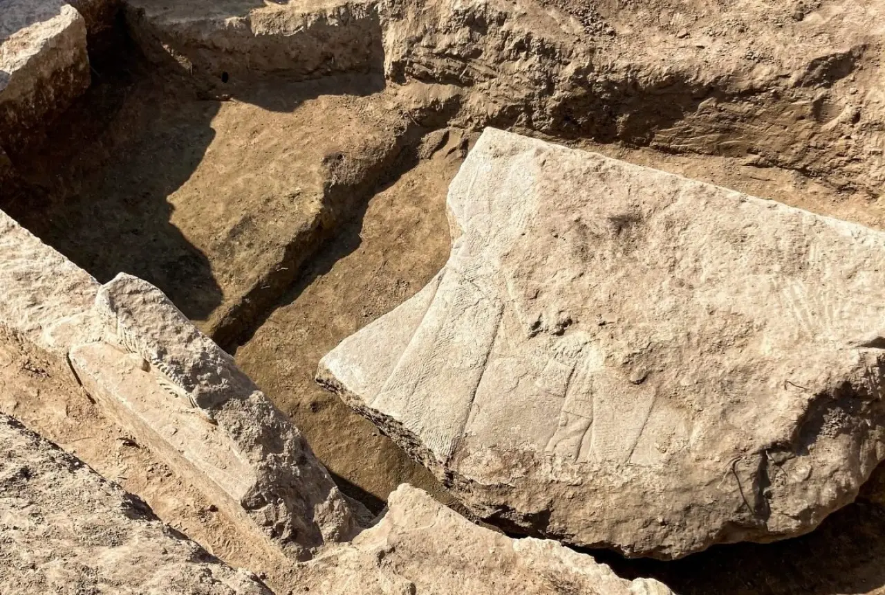Asur’un 12 tonluk dev kabartması ortaya çıktı 2