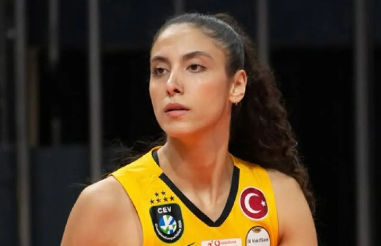 Voleybolcu Deniz Uyanık Kimdir, Kaç Yaşında, Aslen Nereli, Boyu ve Kilosu Kaç? Yeni Yıldızın Hakkında Her Şey 4