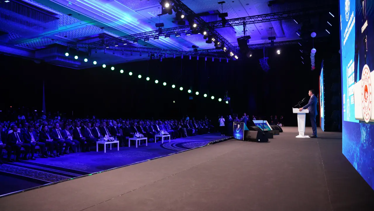 Bakan kurum, Emlak Konut Anahtar Fi̇ki̇rler Zi̇rvesi̇'nde konuştu:"Dünyaya örnek olduk!” 6