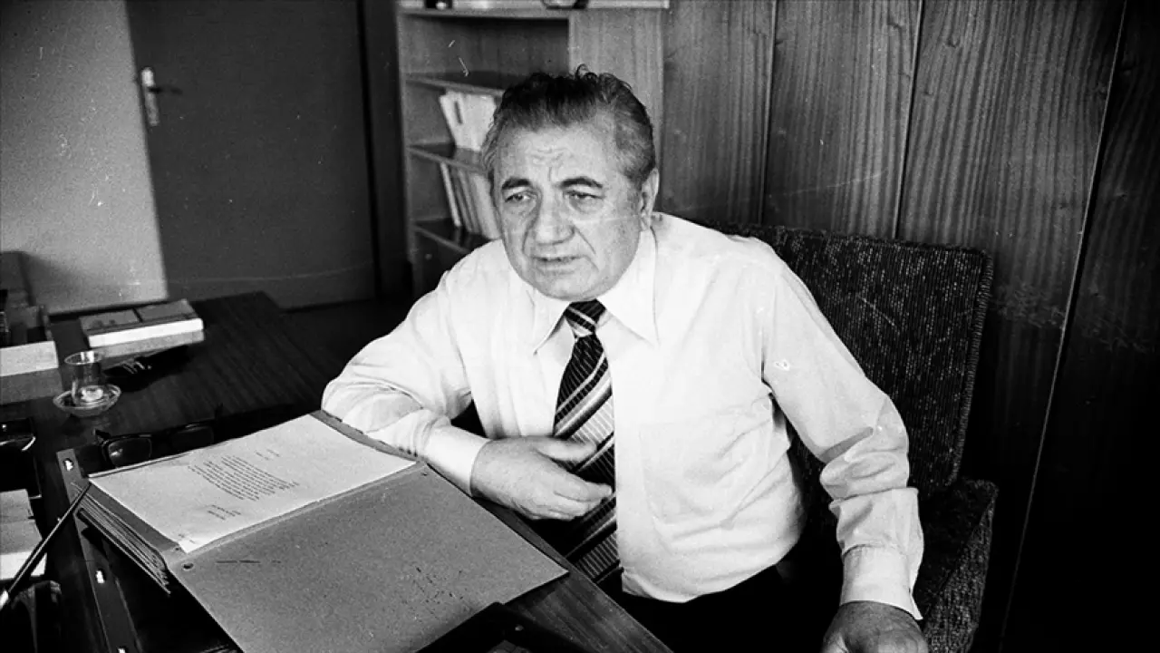 Halkın diliyle konuşan şair: Cahit Külebi 2