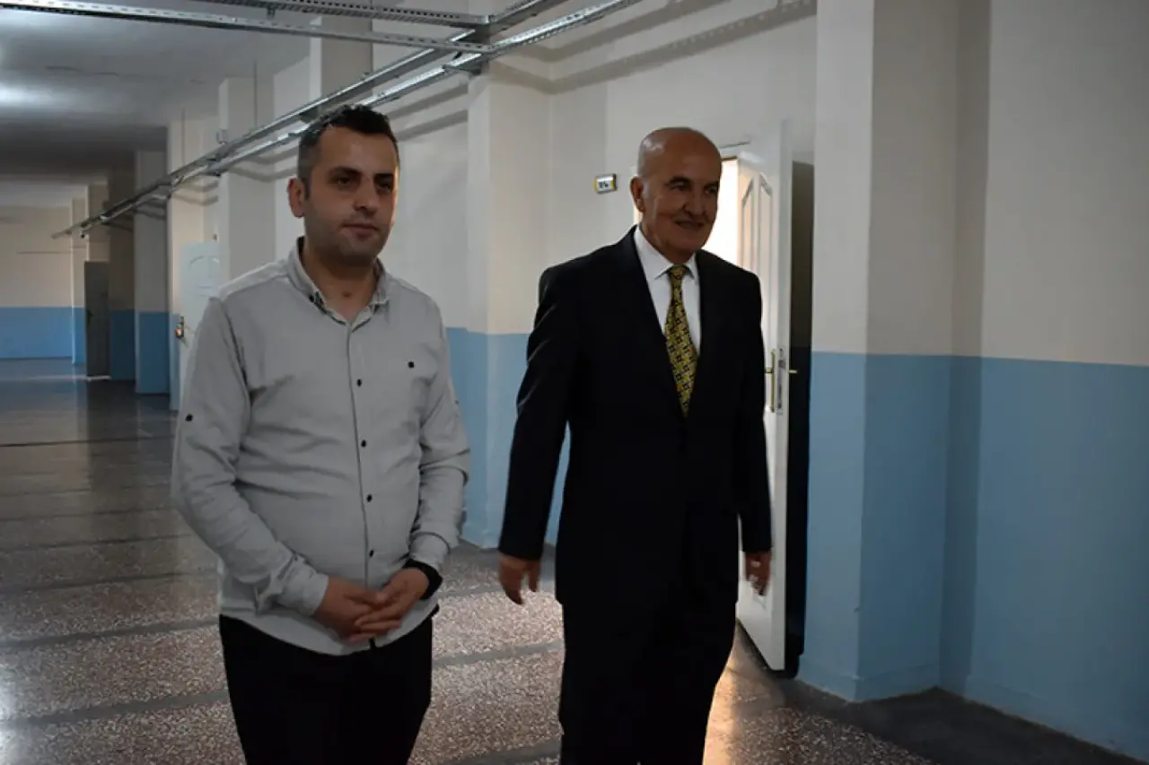 Öğrencileriyle aynı okulda çalışan öğretmen: 37 yıllık vefa 3