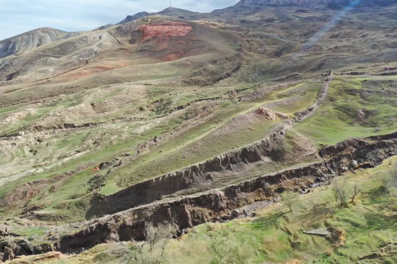 Komplo teorileri yükseliyor: Nuh’un Gemisi gerçekten bu dağın eteğinde mi? 3