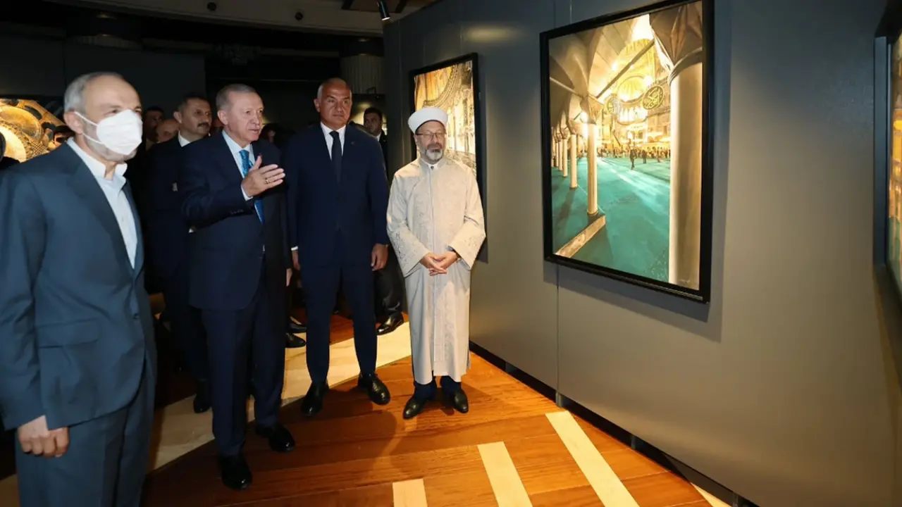 Ayasofya’nın güzelliği Rami Kütüphanesi’nde sanatseverlerle buluştu! 2